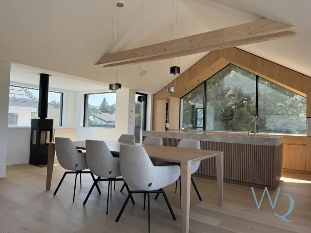 Traumhaus mit Pool und herrlicher Aussicht ab sofort verfügbar!