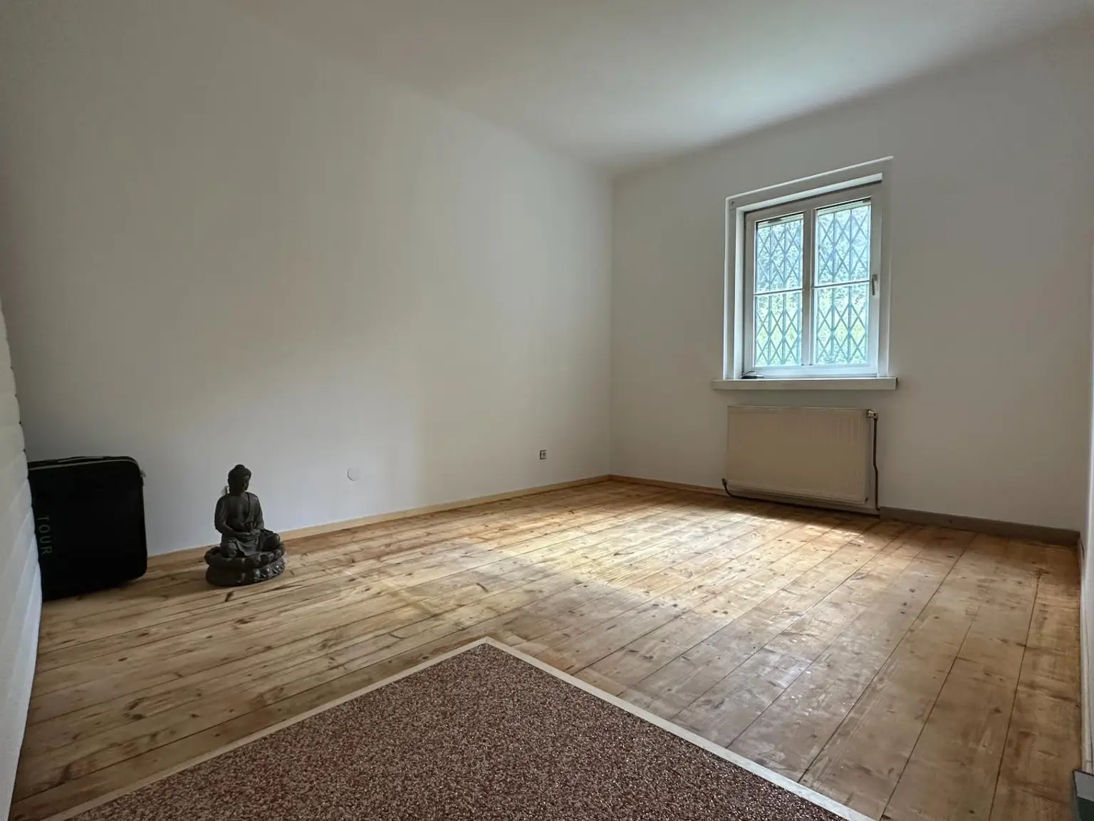 Stilvoll wohnen in Neuwaldegg: 3-Zimmer-Gartenjuwel mit Kamin und Kochinsel