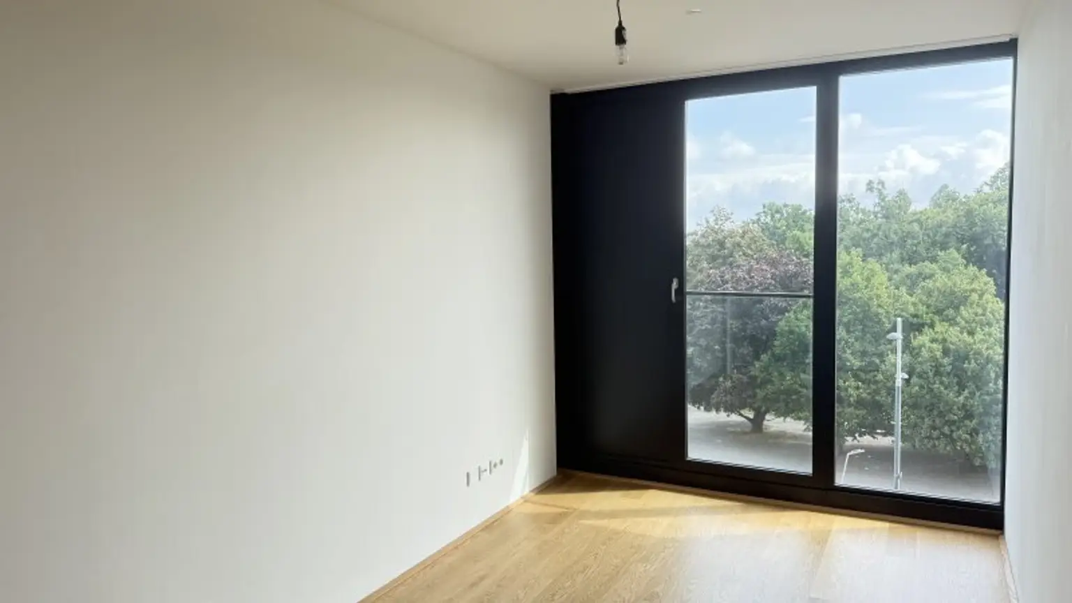 UNBEFRISTETE 4-Zimmer im Neubau mit Freifläche