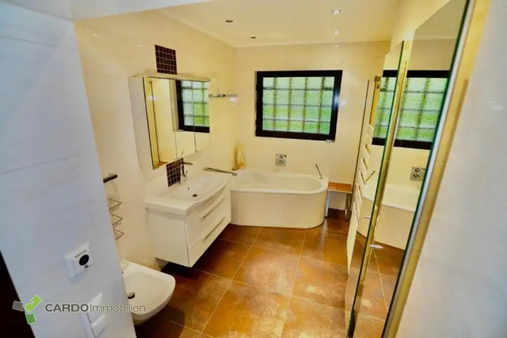 Wohnen oder Baubewilligtes Grundstück für ca. 615,15m² Wohnfläche, ca. 91,48m² Terrassen, 13 Garagenplätze