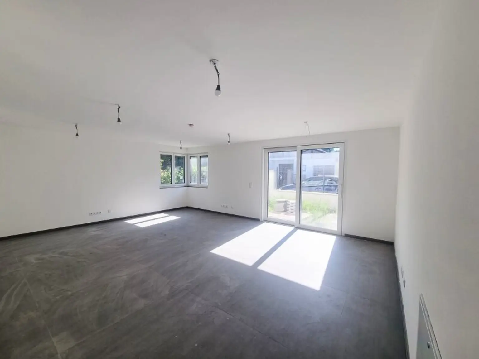 Neubau-Erstbezug: Flexible EG-Gewerbefläche für Praxis, Büro oder Ordination am Rosenhügel