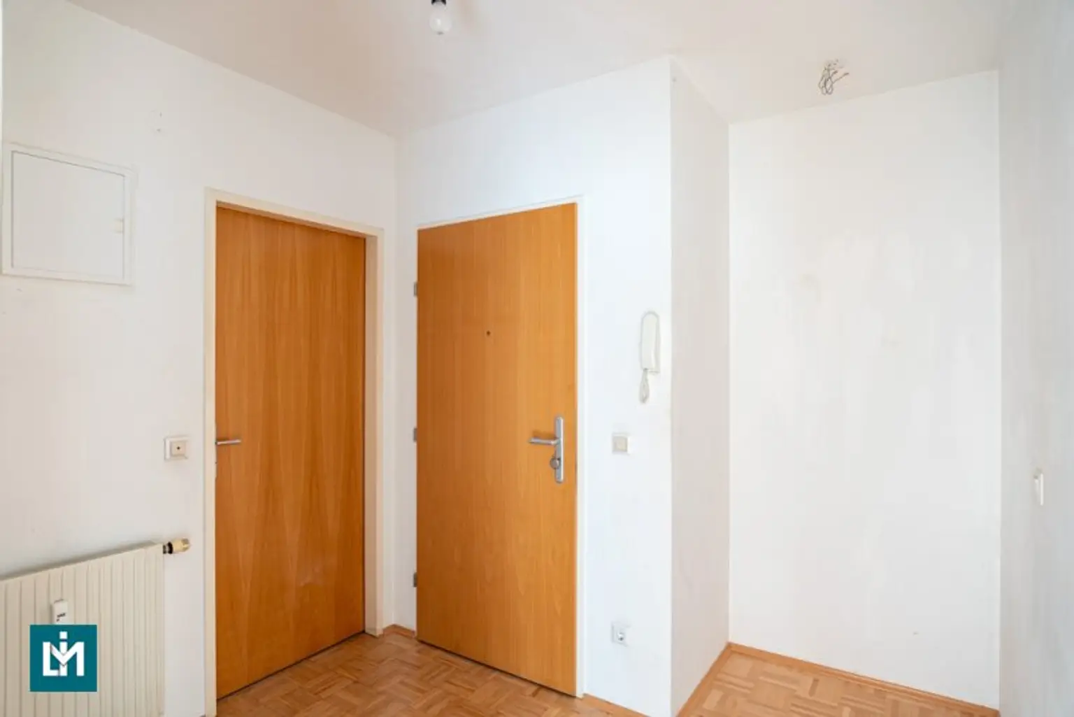 SCHÖNE 2 - ZIMMER WOHNUNG / NÄHE KRANKENHAUS GÖTTLICHER HEILAND