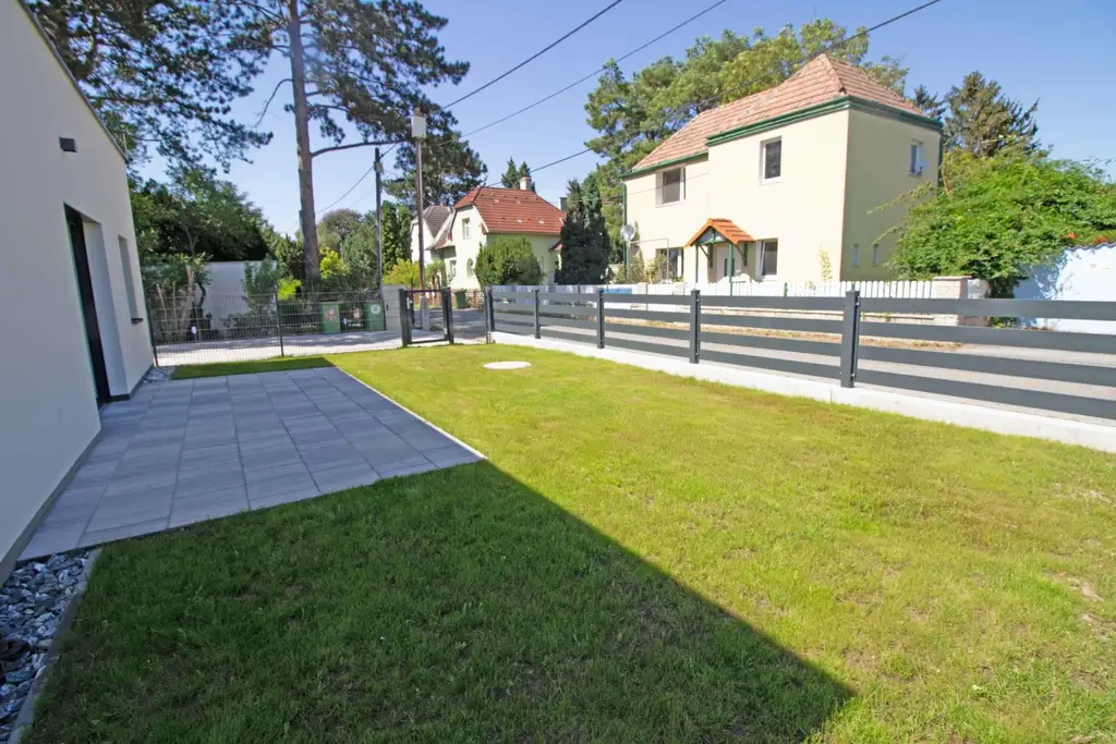 "Großzügige Doppelhaushälfte mit Terrasse und Garten zu mieten!"
