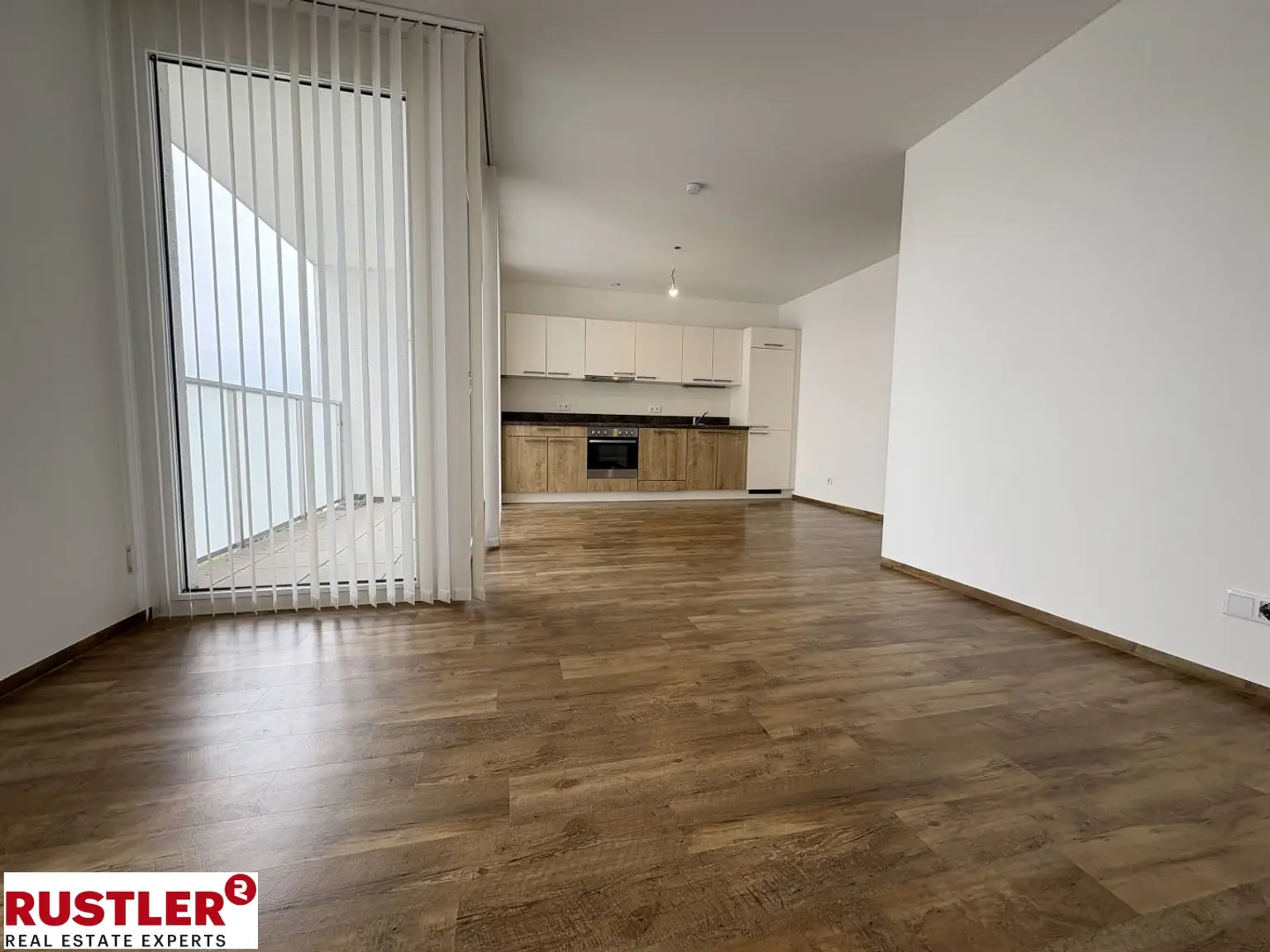 Herrliche große Wohnung mit Aussicht & Loggia