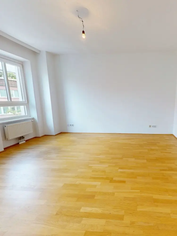 Historischer Charme trifft moderne Wohnqualität – 
3-Zimmer-Wohnung mit Innenhof-Terrasse