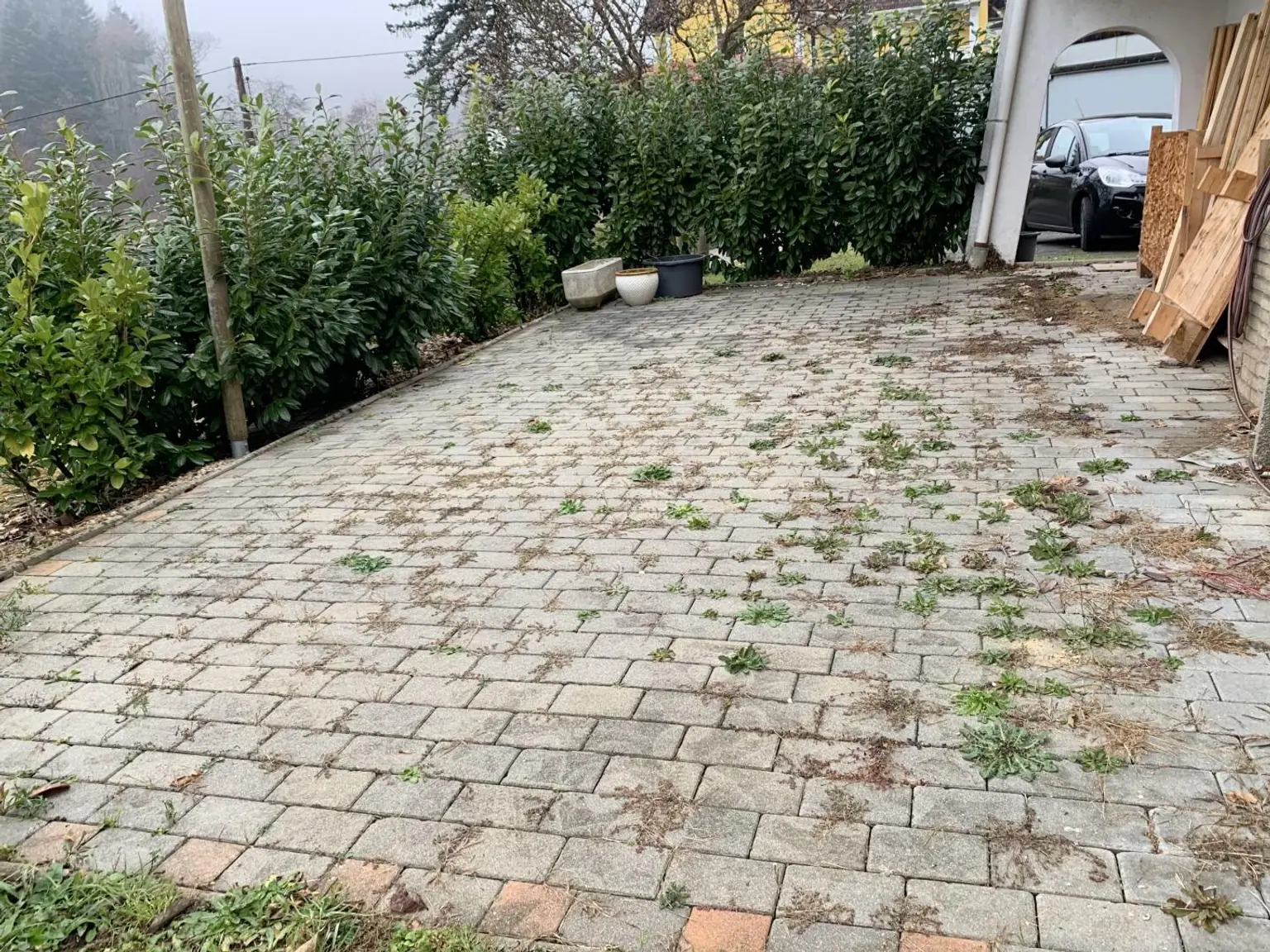 Terrasse straßenseitig