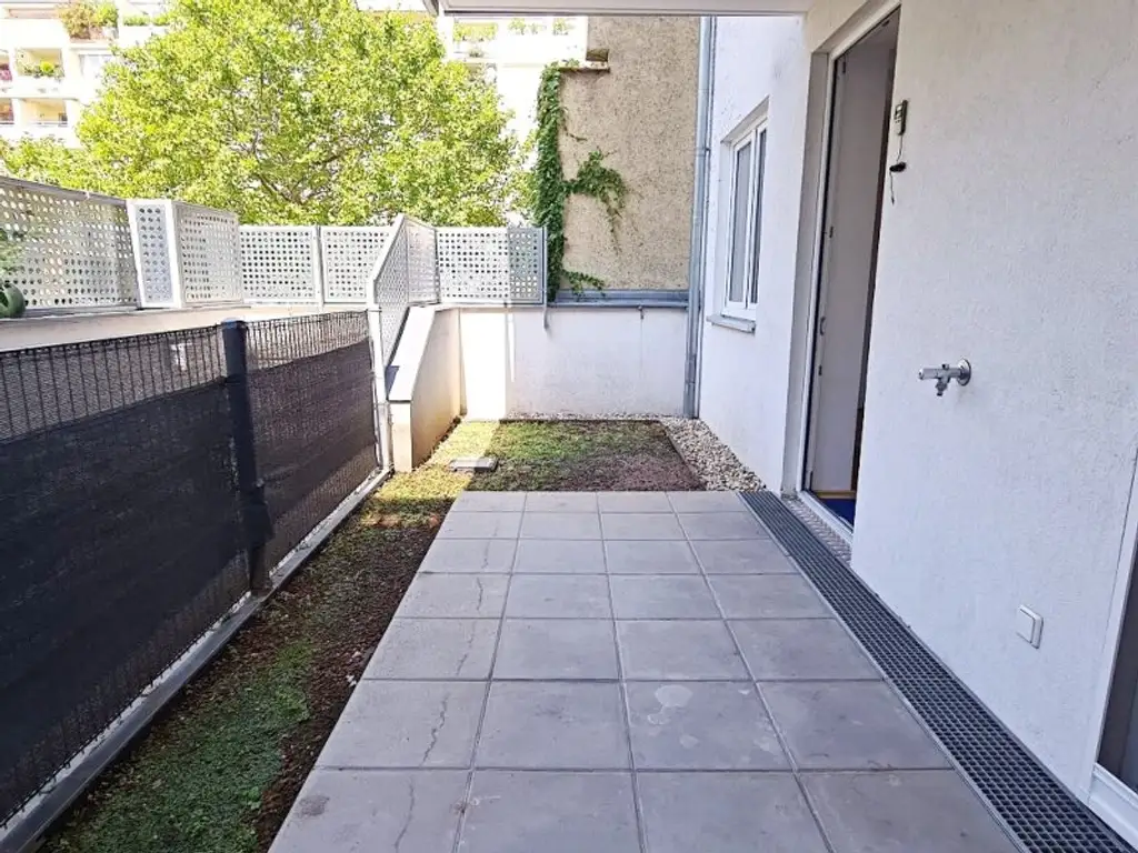 EIGENGARTEN, LORYSTRASSE, 75 m2 Neubau mit 23 m2 Garten, 2 Zimmer, Wohnküche, Wannenbad, Parketten, 1. Liftstock