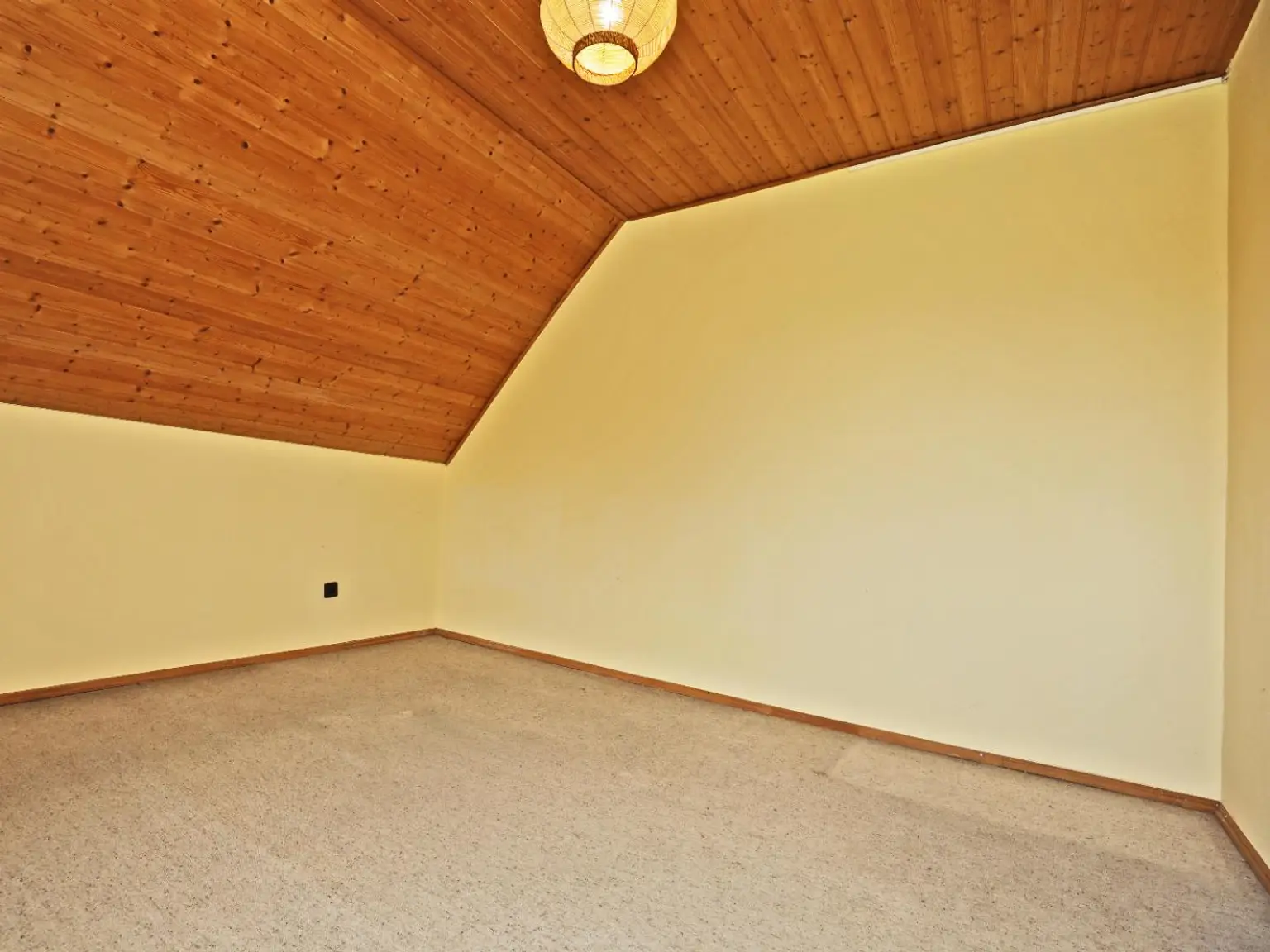 Haus auf Mietkaufvariante - Schönes ebenes Grundstück - 135m2 Wfl. - Vollkeller mit Garage - große Terrasse