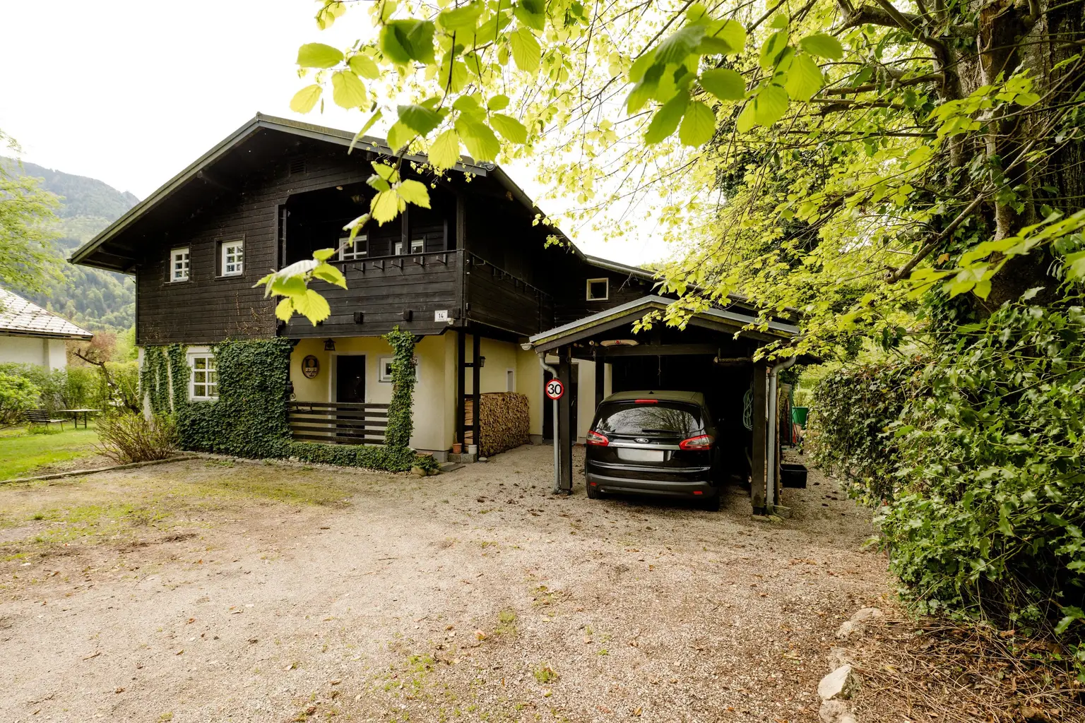 Ihr Zuhause am Mondsee – charmanter Altbau auf großzügigem Sonnengrundstück