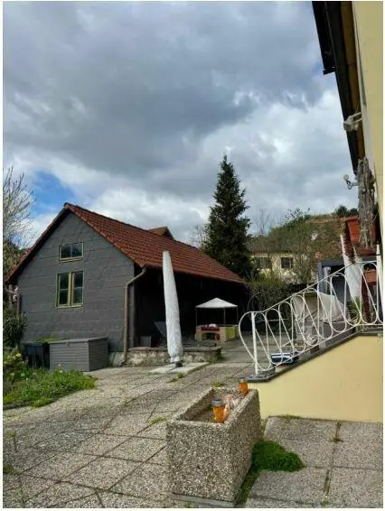 **Villa mit Türmchen in bester Lage  ** 2 Wohneinheiten ** parkähnlicher Garten **2 Parzellen **