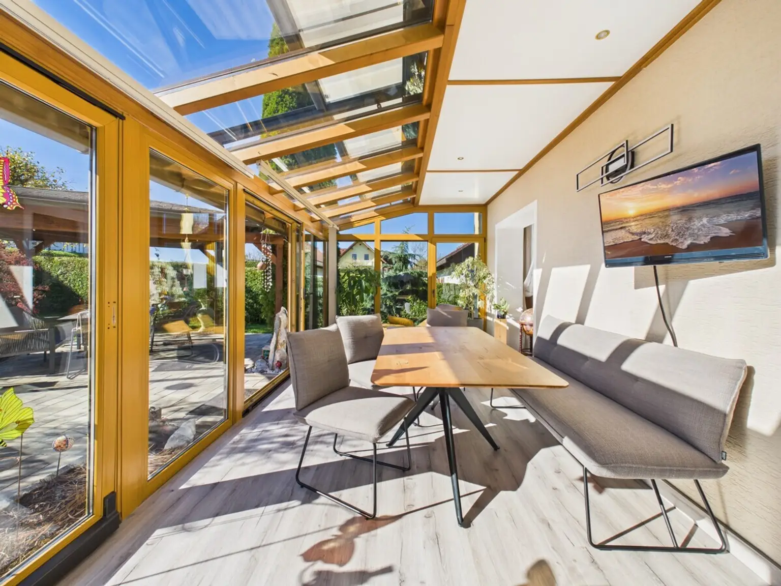 Exklusives Wohnjuwel mit Panoramablick auf die Sternbergkirche – sonnig und ruhig gelegen