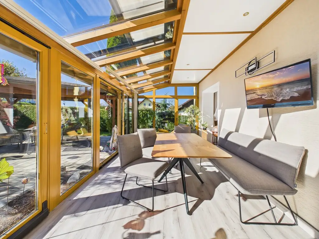 Exklusives Wohnjuwel mit Panoramablick auf die Sternbergkirche – sonnig und ruhig gelegen