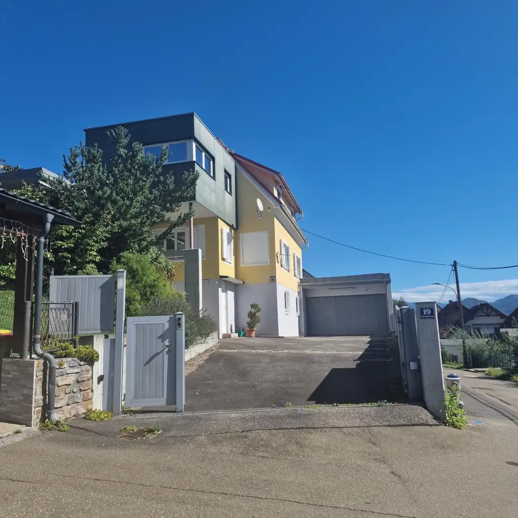 Einziehen und genießen! Sonniges Einfamilienhaus mit Doppelgarage, Terrasse uvm