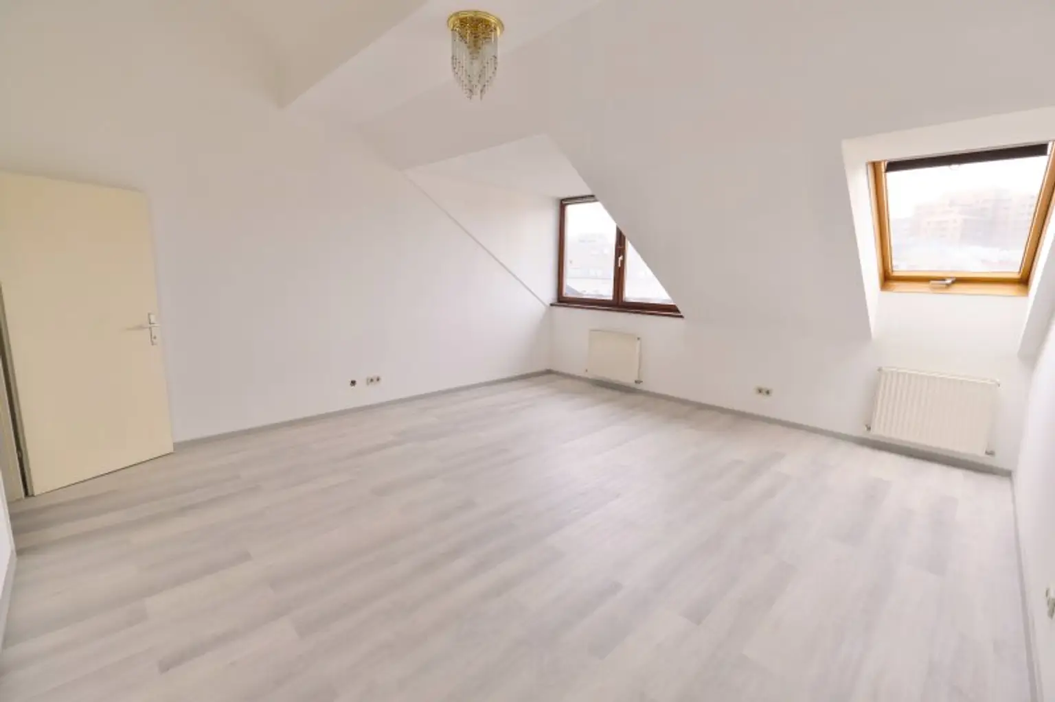 Nähe Innenstadt, Radetzkyplatz, UNBEFRISTETE Dachwohnung 3 Zimmer