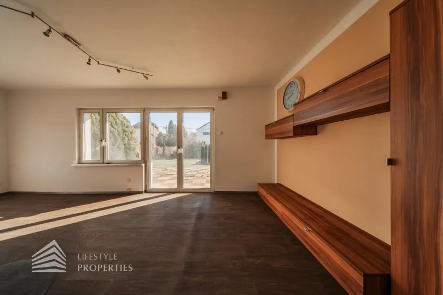 Großzügiges Familienrefugium in absoluter Ruhelage – charmantes Wohnhaus auf 1.000 m² Traumgrundstück in 1220 Wien