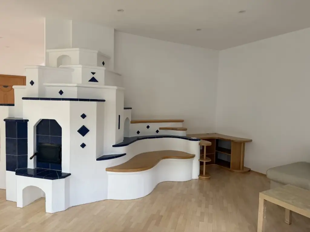 Möbliertes Einfamilienhaus mit Garten, Pool und Sauna