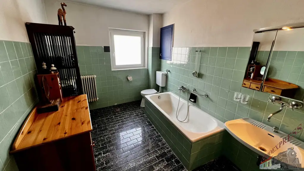 4-Zimmer-Dachgeschoß-Wohnung PLUS Garten im Naturparadies