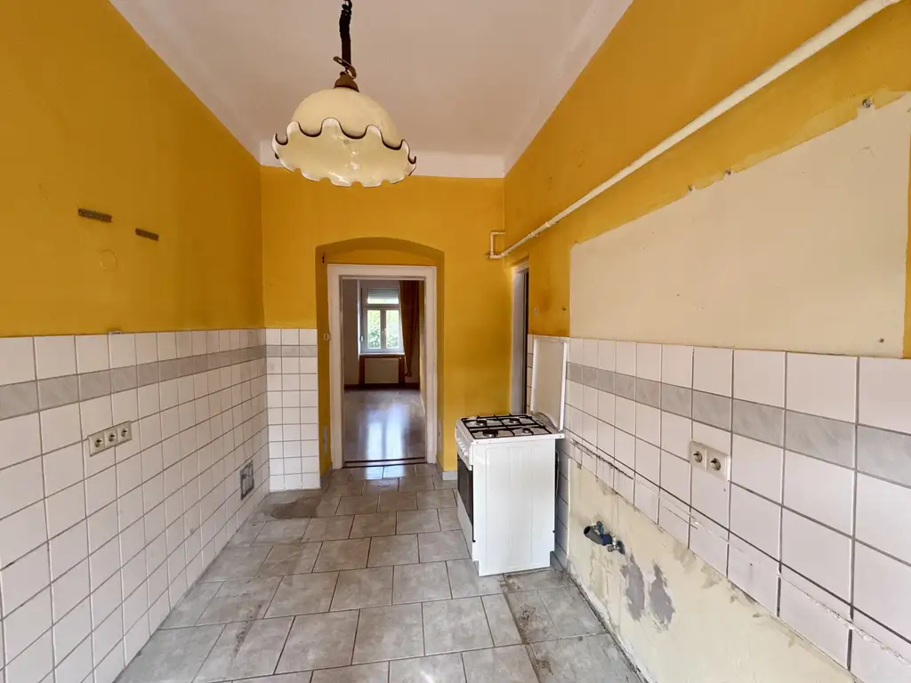 3 ZIMMER ALTBAUWOHNUNG IN SEHR GUTER INFRASTRUKTUR