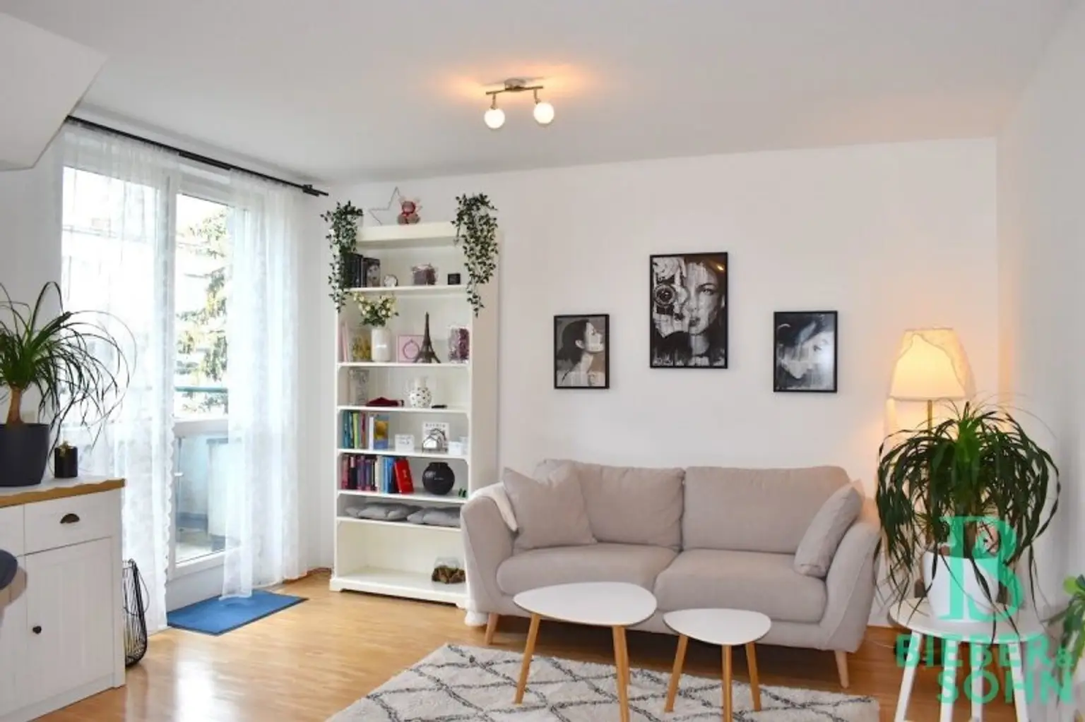 Wohnzimmer möbliert