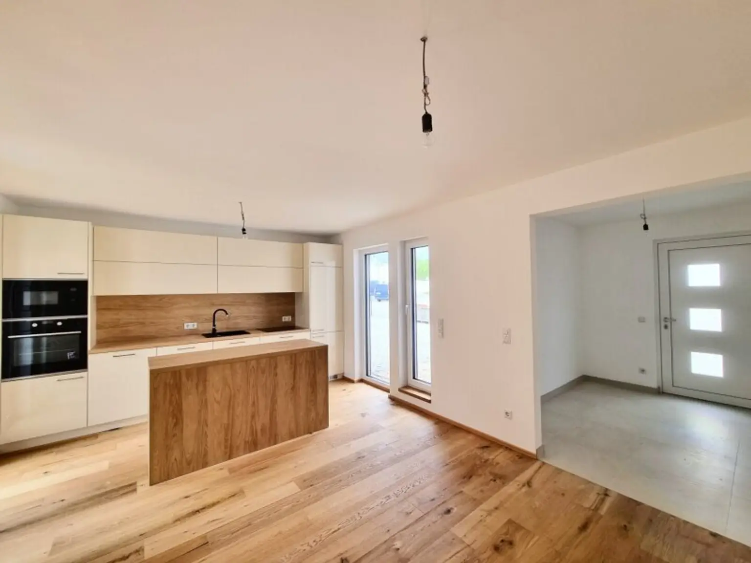 Modernes Eckreihenhaus in TOP-LAGE nahe U6: Erstbezug  mit Garten, Dachterrasse, 5 Zimmern, 2 Bädern – inkl. Küche & Stellplatz