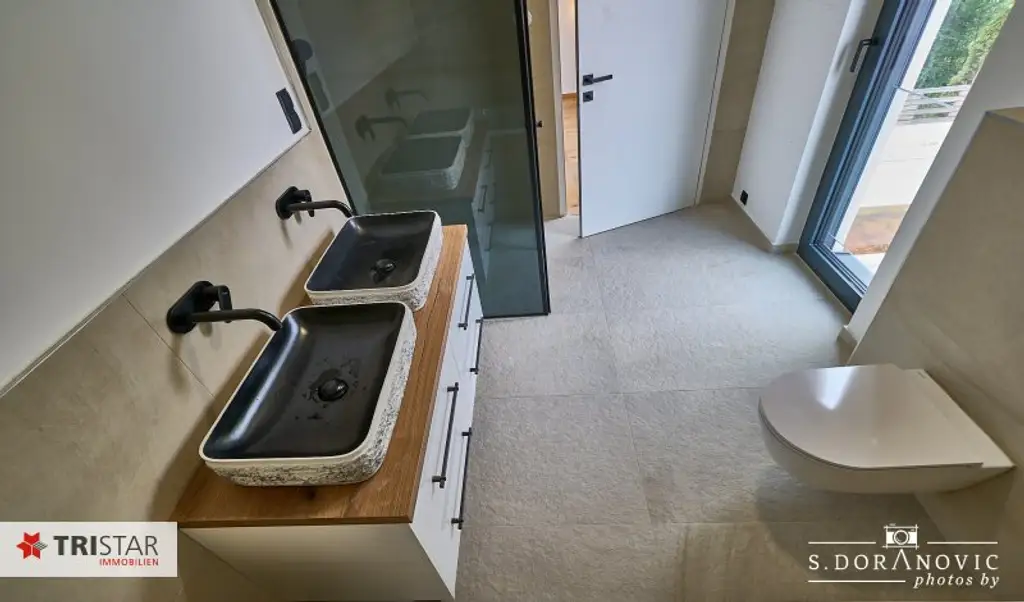 NEU! ++ Gießhübl/Maria Enzersdorf ++ Exklusives Haus mit Pool, Garten, Dachterrasse & 2 Carport-Stellplätzen ++ Vollunterkellert ++ inkl. Küche ++