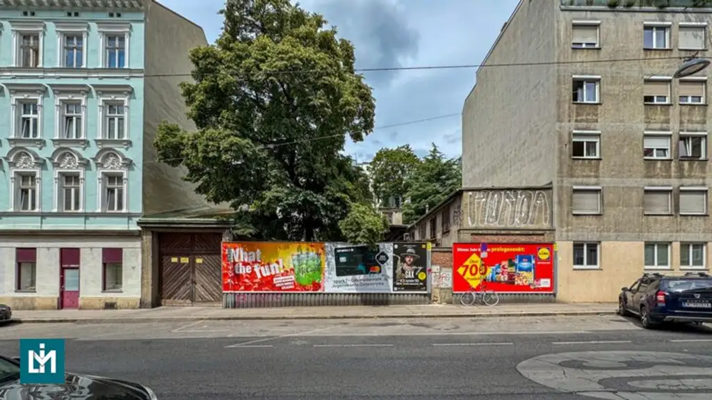 GRUNDSTÜCK MIT ALTBESTAND UND ERHEBLICHEM ENTWICKLUNGSPOTENZIAL / NÄHE EINKAUFSZENTRUM HERNALS