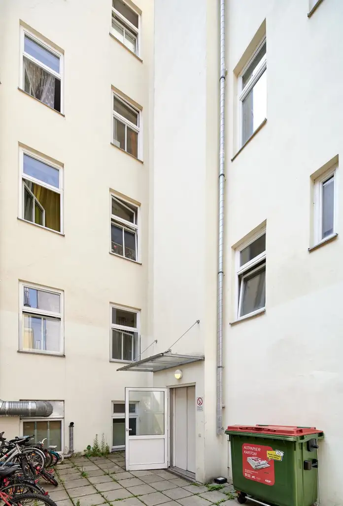 Super geschnittene 2-Zimmer-Wohnung im Dachgeschoss!