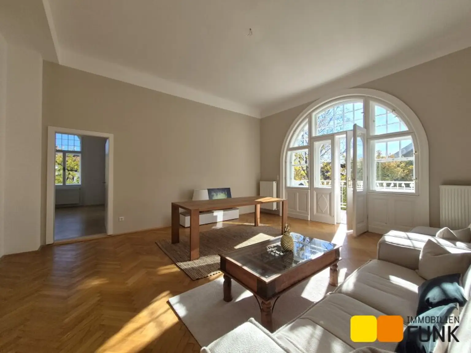 Herrschaftliche 5-Zimmerwohnung mit Balkon