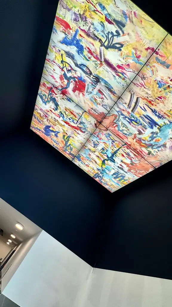Directly at the main train station: Commission-free + Completion in October