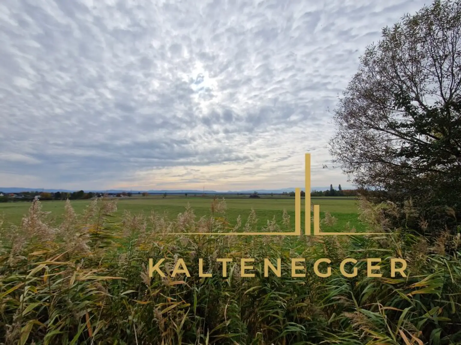 Traumhaftes Grundstück mit atemberaubendem Berg- und Fernblick!