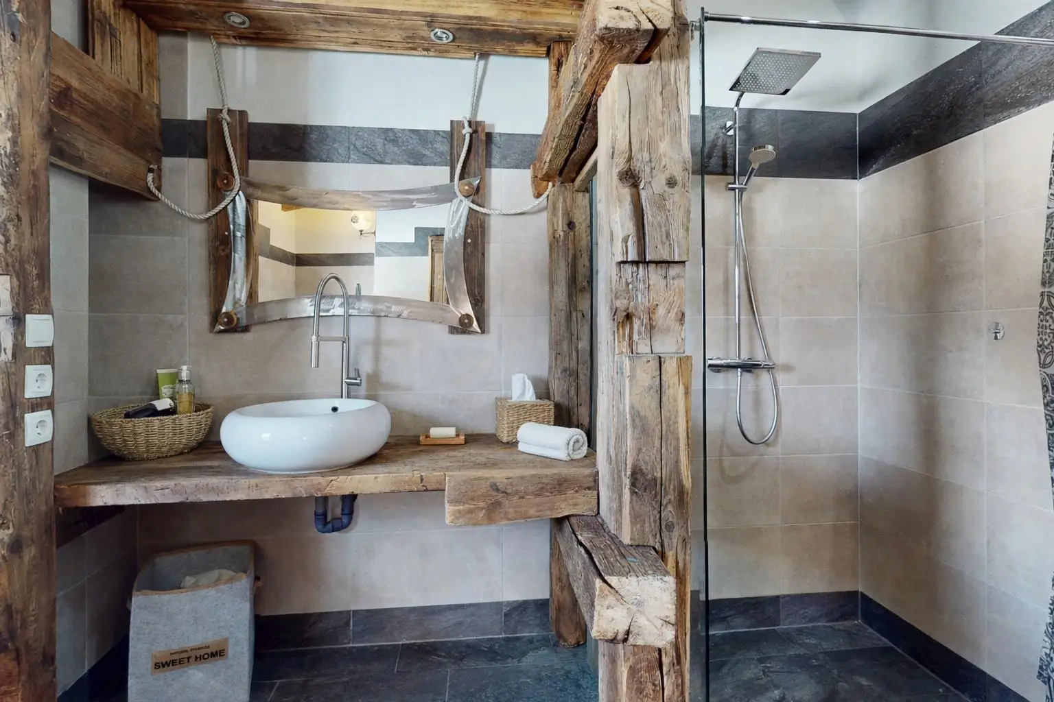 Niederthai - Betreiberwohnung - EG - Bad