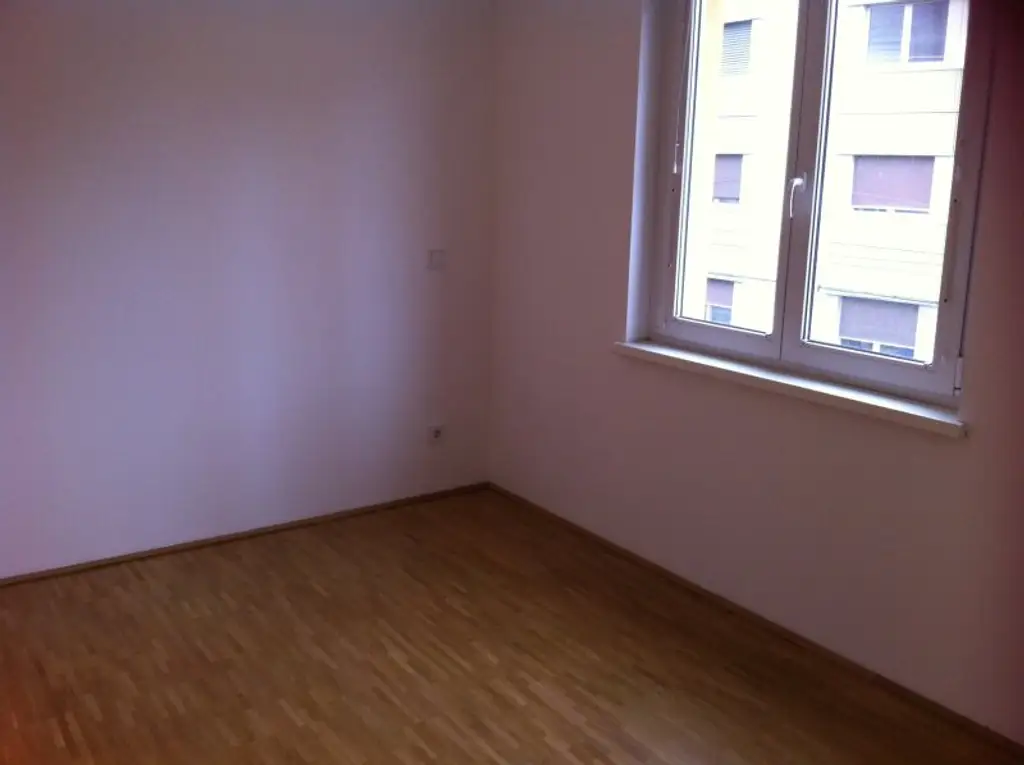 Kaulbachstrasse - Moderne 2 Zimmer mit Balkon bei Schloss Hetzendorf