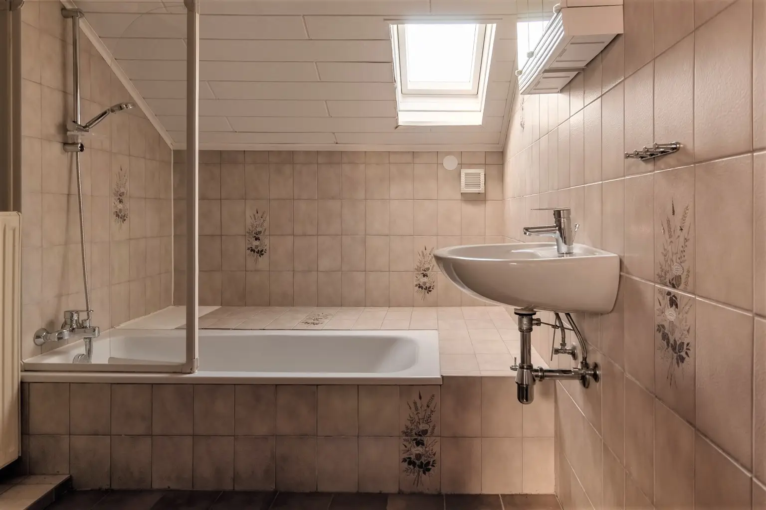 Badezimmer im Dachgeschoss