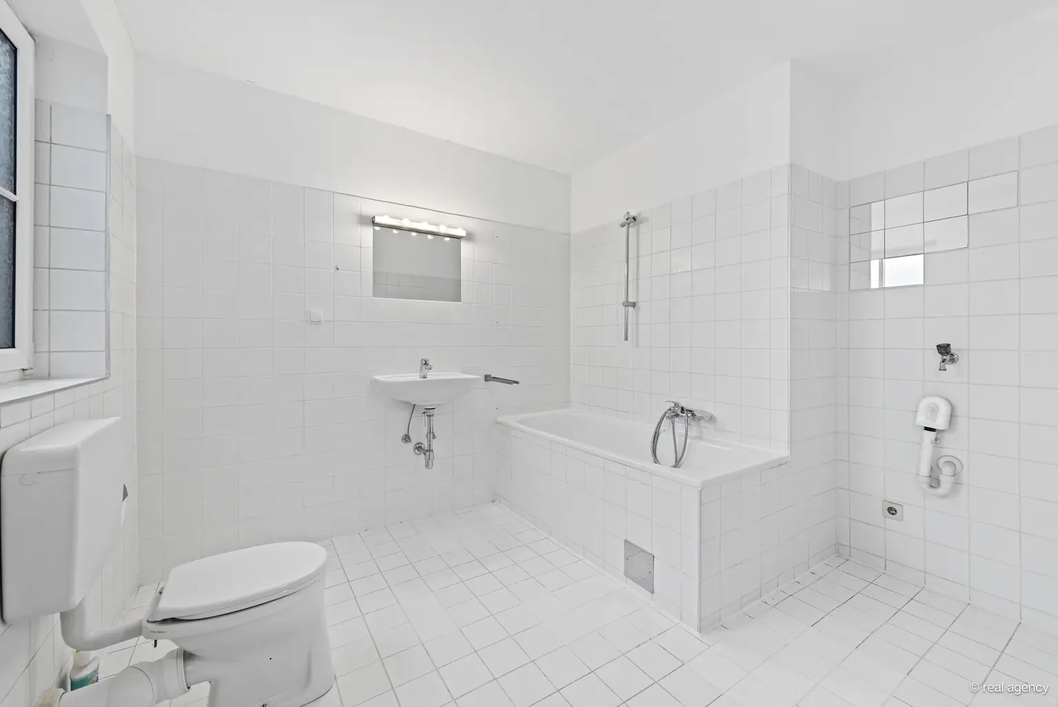 SERVITENVIERTEL - wunderbare südseitig gelegene Dachgeschoßwohnung mit Freifläche