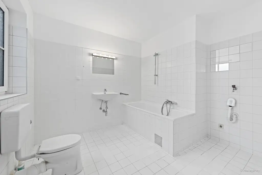 SERVITENVIERTEL - wunderbare südseitig gelegene Dachgeschoßwohnung mit Freifläche