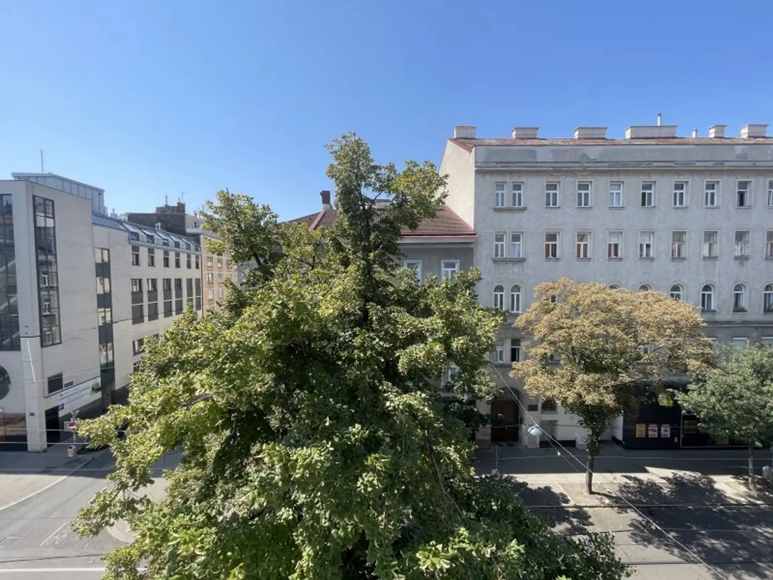 NÄHE AUGARTEN: helle sanierte 3-Zimmerwohnung inkl. neuer Küche