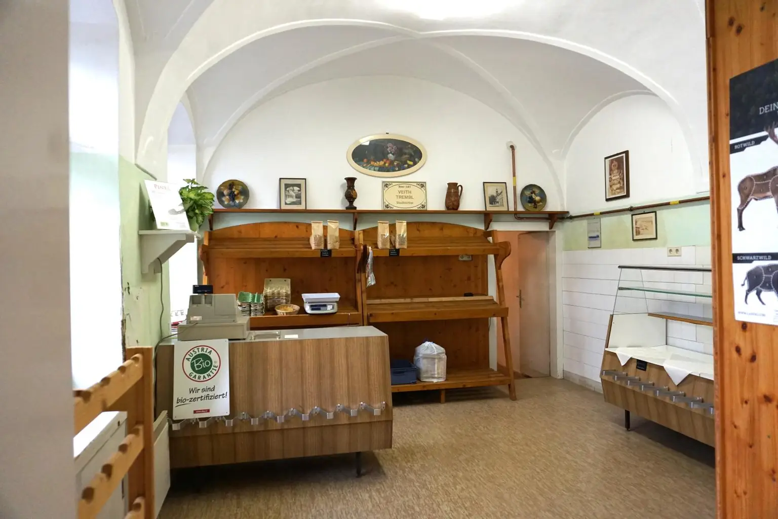 Ladenlokal mit großzügigen Arbeitsräumen und Kühlhäusern auf ca. 100m2