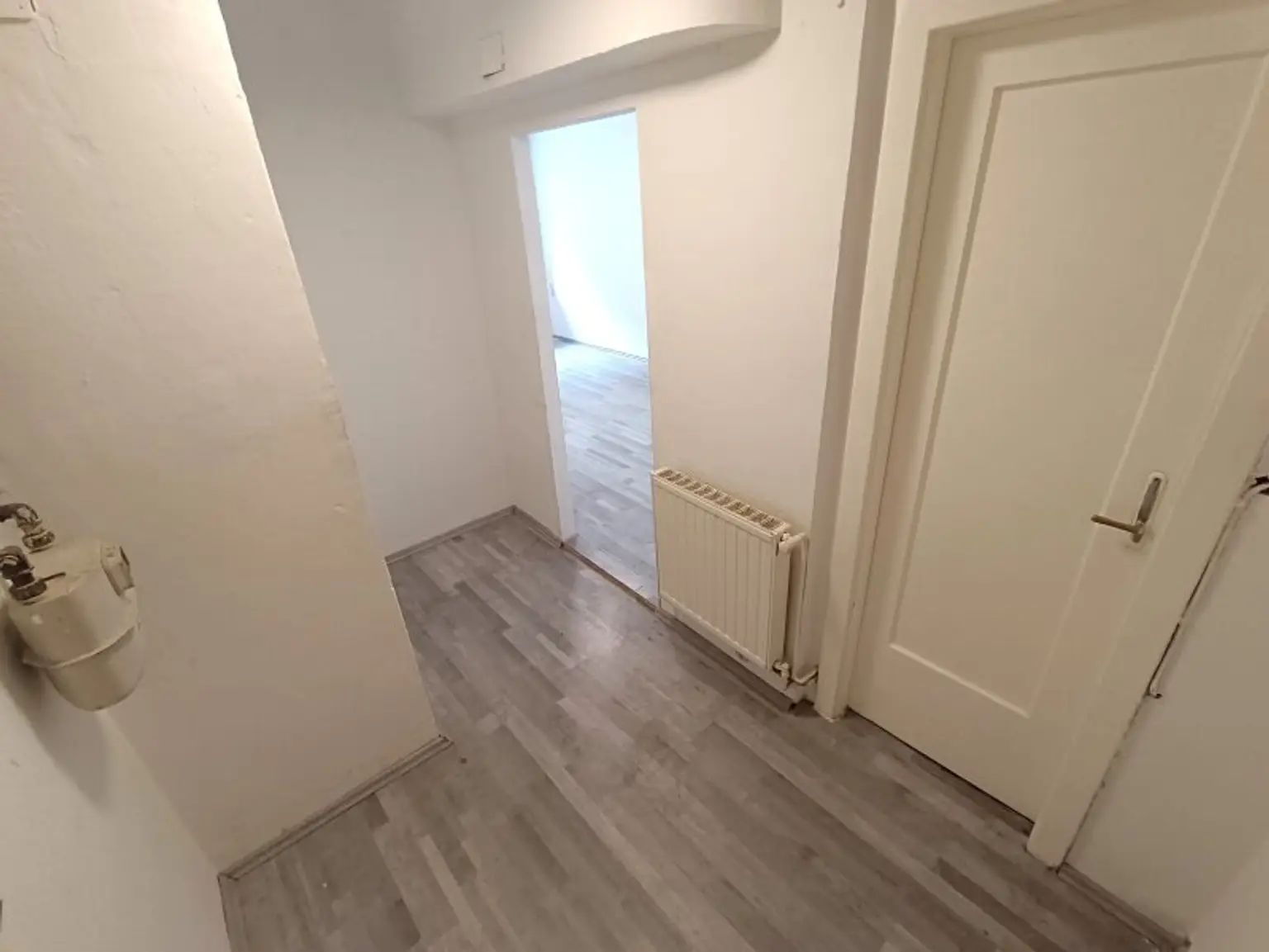 Paket für Sanierer! 3 Wohnungen + Lagerfläche zum Schnäppchenpreis - U3 Ottakring in 10 Minuten fußläufig erreichbar! Richtwertmietzins!