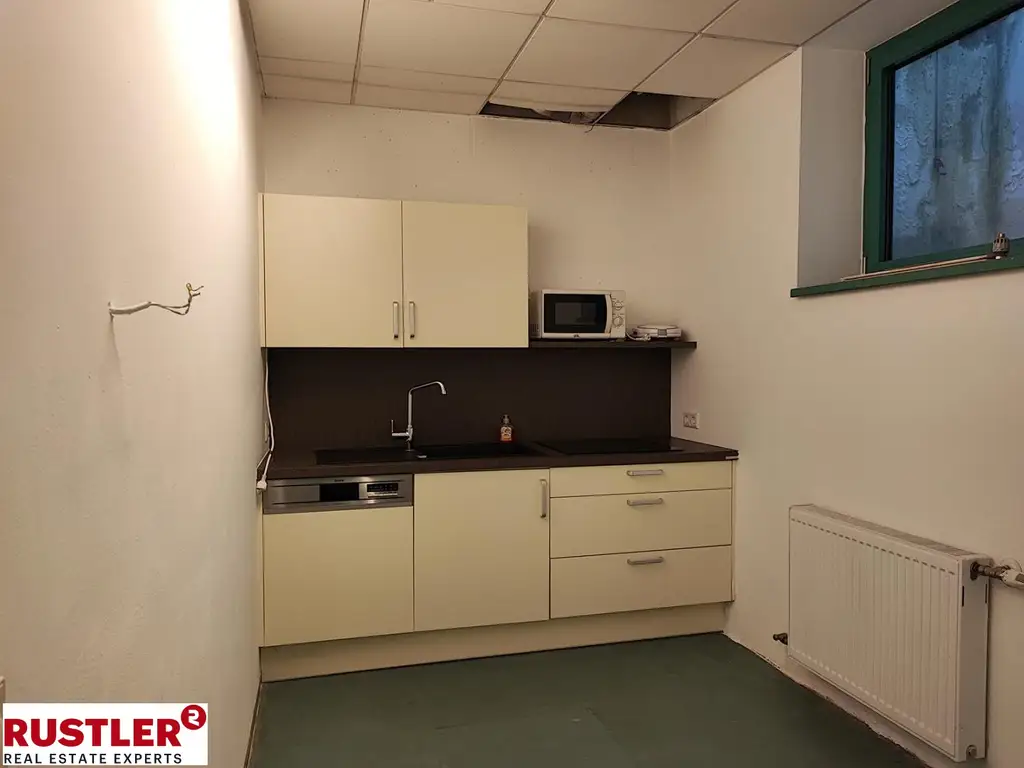 Präsenz an der Hauptstraße – großzügiges Geschäftslokal auf zwei Ebenen