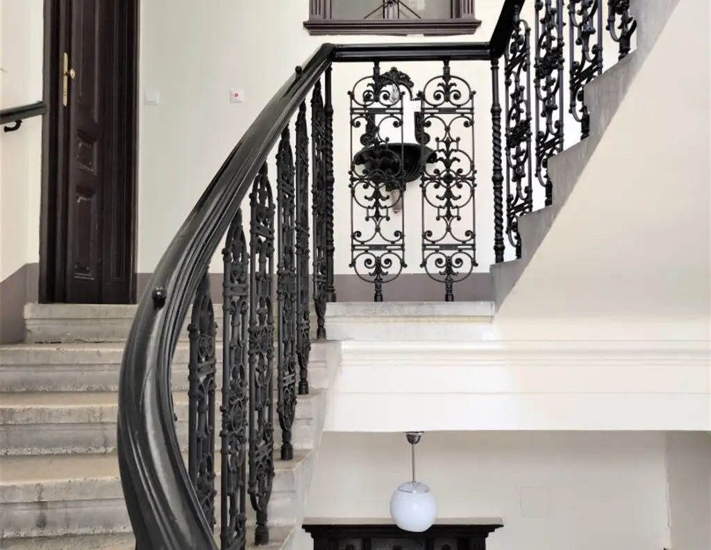 Wunderschönes Mittelzinshaus in bester Lage mit ausbaubarem Rohdachboden -- Perfekt auch für Eigennutzer