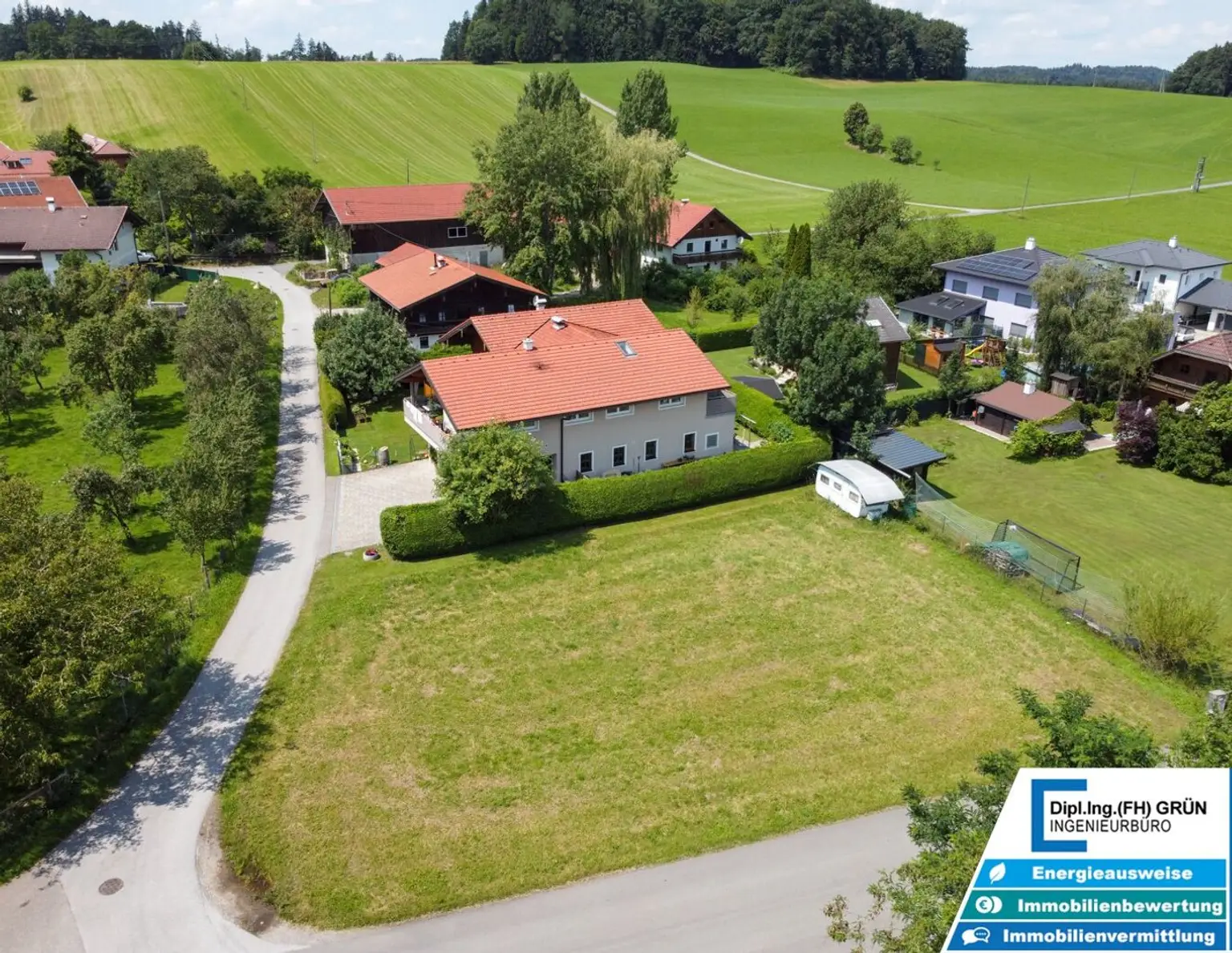 Nähe Salzburg - Traumhaftes Baugrundstück für EFH, DHH oder MFH - 1,3km vom Mattsee