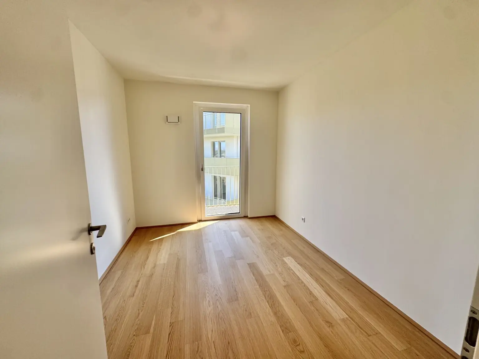 Hirschfeld: große, provisionsfreie und neue 5 Zimmer Wohnung mit Balkon - Preis jetzt sichern