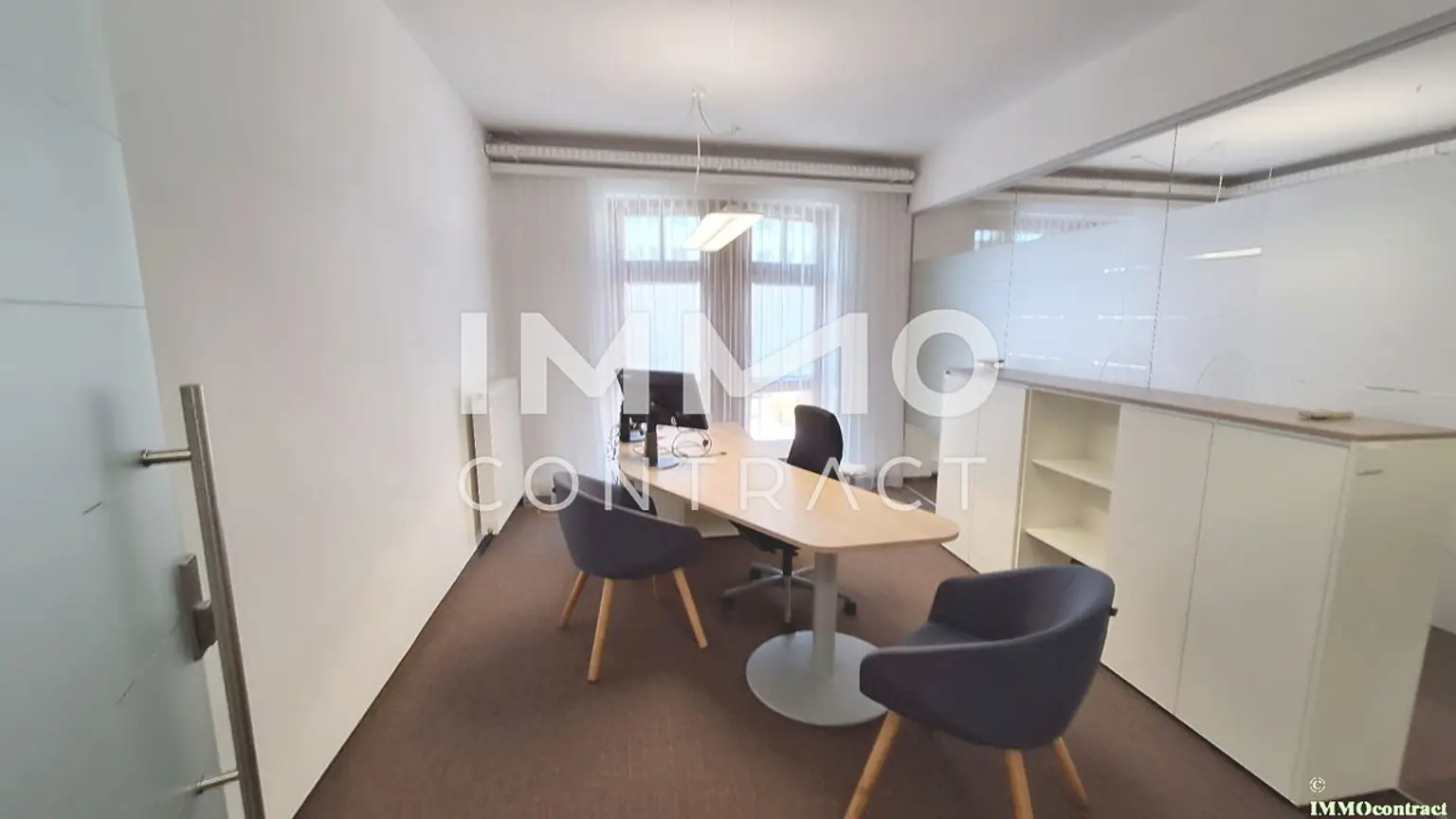 Zentrale Büroflächen am Hauptplatz von Amstetten, 1. Stock, Lift, möbliert, 178,74 m² Nutzfläche, klimatisiert