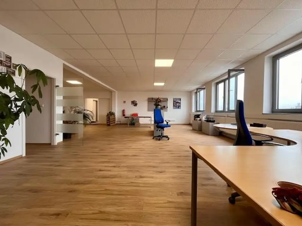 Neu sanierte Büroflächen (~16 m² bis ~345 m²) in der ehem. Kopal-Kaserne zu vermieten