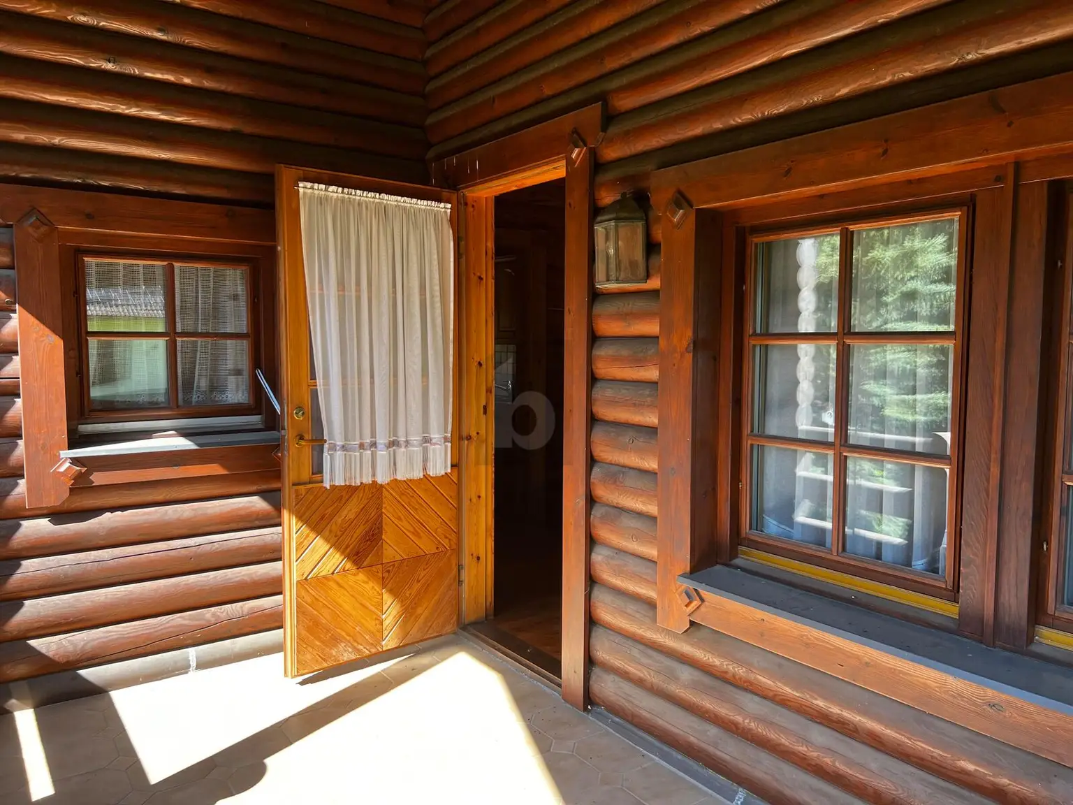 CHARMANTES BLOCKHAUS IN EXKLUSIVER LAGE