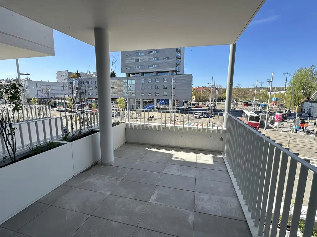 ZU HAUSE DIREKT AN DER U3