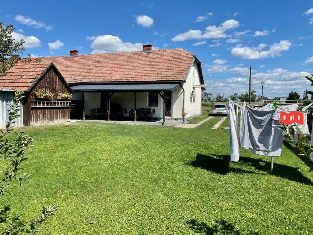 Renoviertes 3 Zimmer Einfamilienhaus mit Überdachter Terrasse, 2 Autoabstellplätzen & Klimaanlage Nähe Stadtgrenze Wien/Groß Enzersdorf