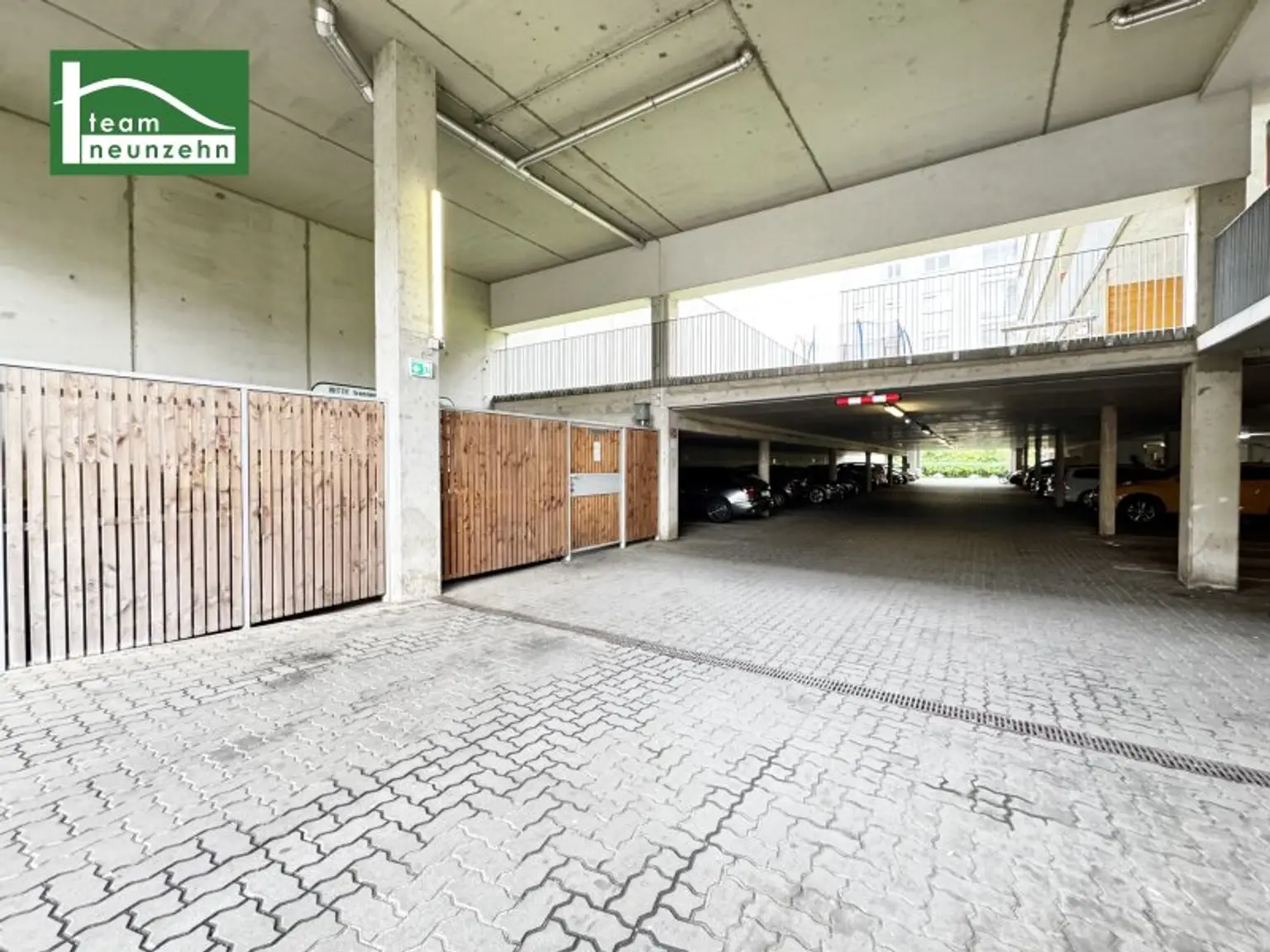 INVESTMENT-WOHNUNGSPAKET! ATTRAKTIVER PREIS! 8 WOHNUNGEN in gebrauchtem Neubauhaus! 4 Stellplätze inkludiert! - JETZT ZUSCHLAGEN