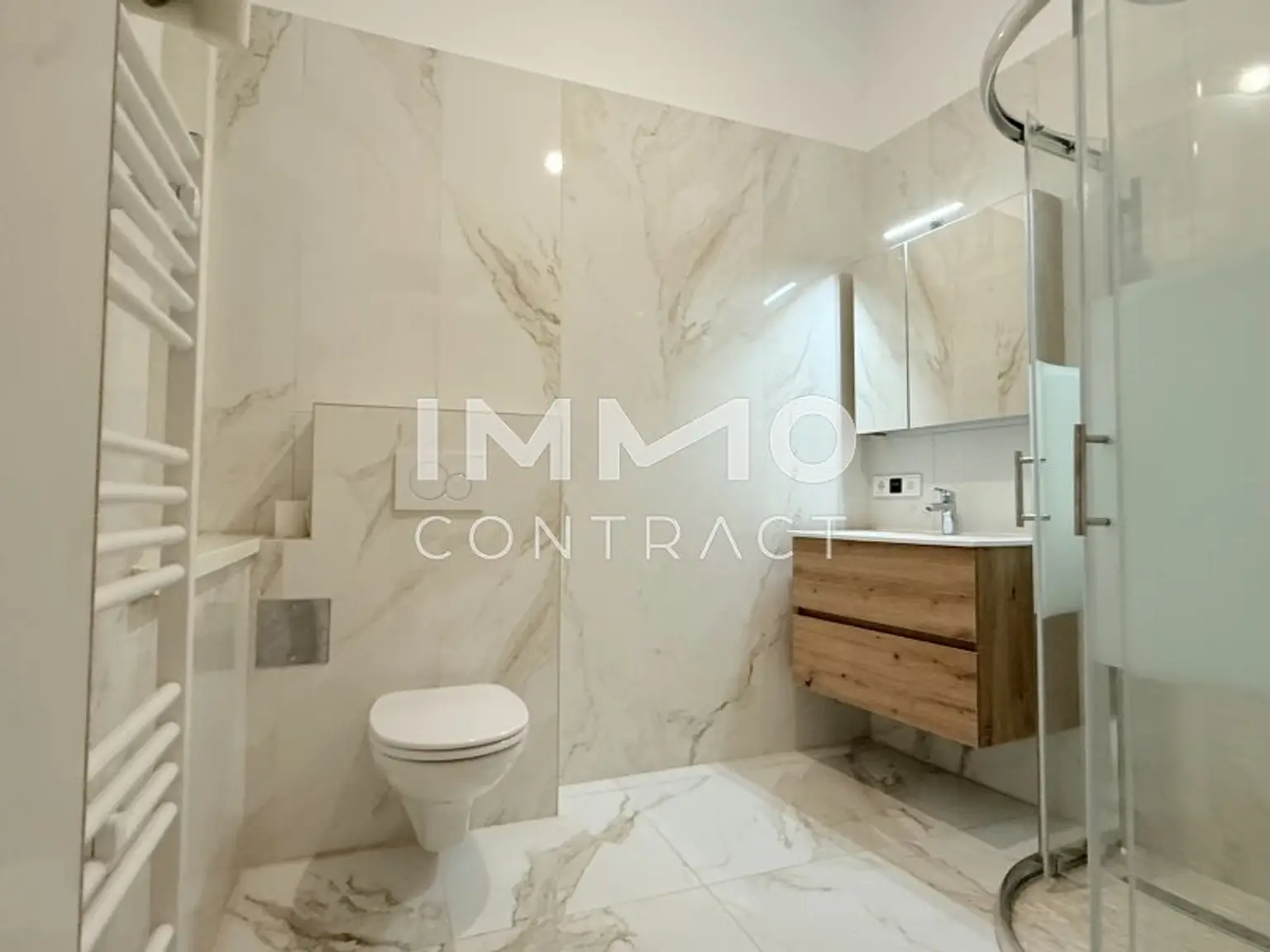 Badezimmer mit Dusche