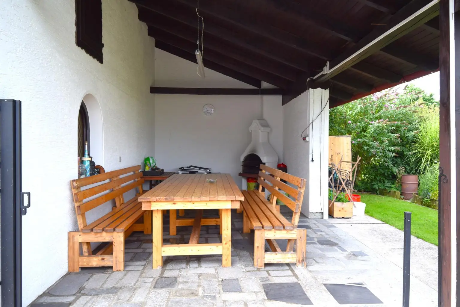Haus mit weitläufigem Garten